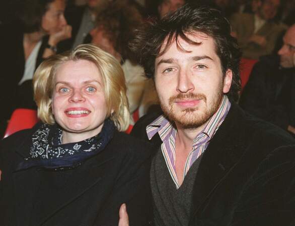 L'actrice pose avec Edouard Baer en 1993