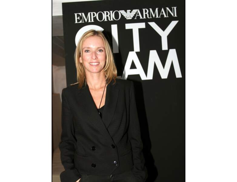 2005, elle apparaît lors d'une soirée organisée par la marque Emporio Armani 