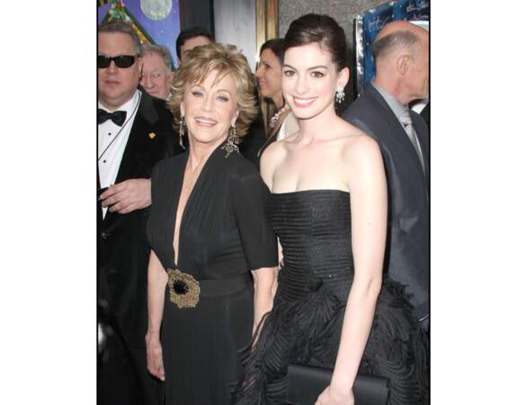 L'actrice pose avec Anna Hathaway en 2009