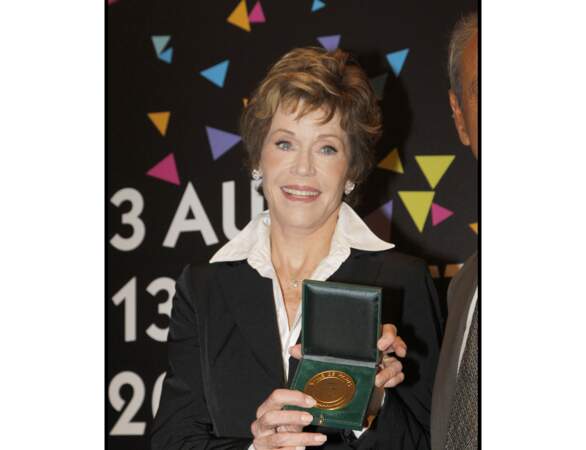 Elle reçoit la Grande Médaille de Vermeil de la ville de Paris en 2010