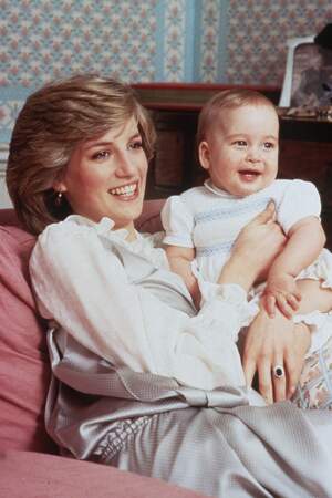 La princesse Diana avec son fils William, âgé de 8 mois, le 1er février 1983.