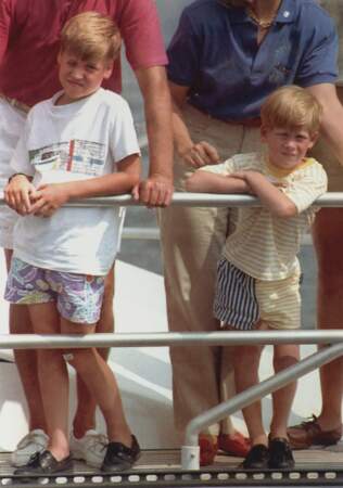 Le prince William et son frère Harry en vacances à Majorque, en Espagne, le 5 février 2001.
