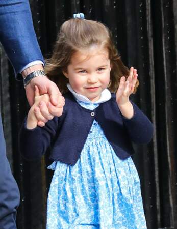 La princesse Charlotte arrive à la maternité, pour voir son petit frère Louis, le 23 avril 2018.