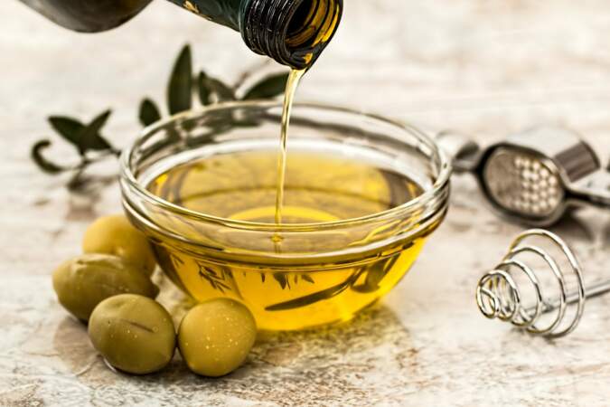 L'huile d'olive pour remédier aux taches d'eau sur le bois