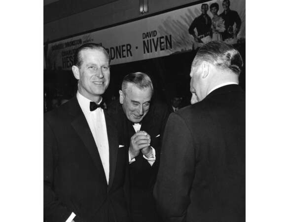 En 1963, il assiste à une avant-première avec son oncle Louis Mountbatten