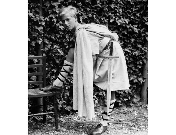 A 10 ans, 1931, Philip est encore, prince de Grèce et de Danemark