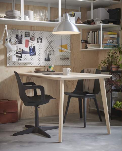 Table en bois Ikea