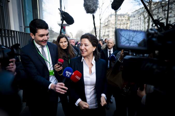 Arrivée d'Agnès Buzyn avant la passation de pouvoir, le 17 février 2020 à Paris