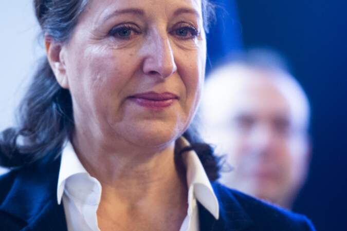 En larmes, la nouvelle candidate à la mairie de  Paris ne cache pas ses émotions