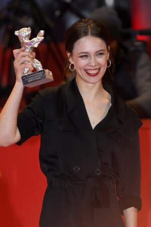 Paula Beer remporte l'Ours d'argent de la meilleure actrice