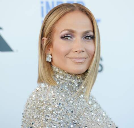 Quand elle n'utilise pas de faux-cils, Jennifer Lopez est une inconditionnelle du mascara Volume Millions de cils de L'Oréal Paris