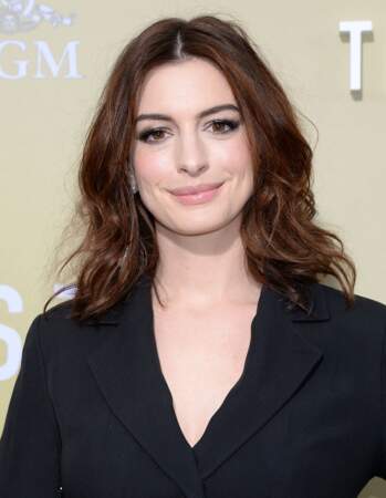 Le brushing flou d'Anne Hathaway