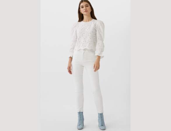 Total look blanc : le jean avec blouse romantique