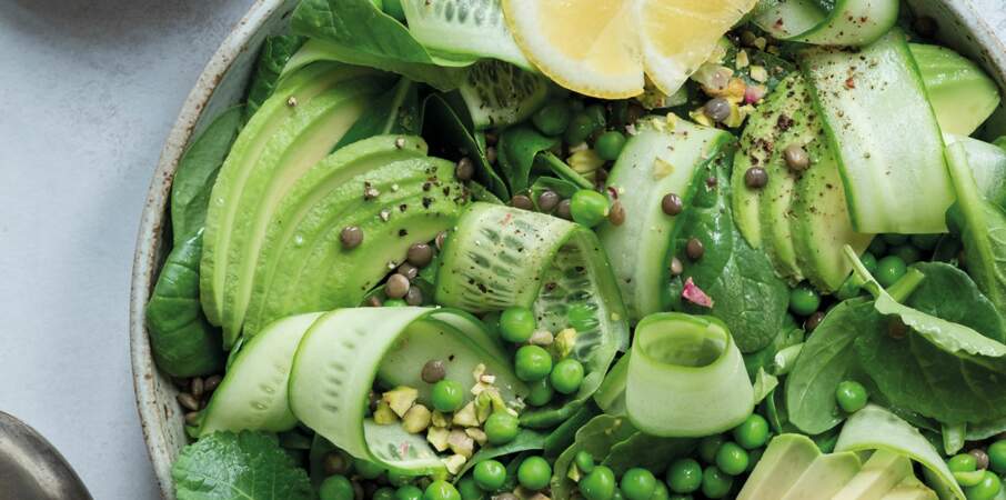 Salade verte aux lentilles du Puy, petits pois, concombre, avocat et épinards