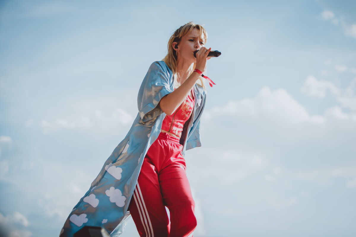 Angèle : retour sur ses 15 plus beaux looks - Femme Actuelle