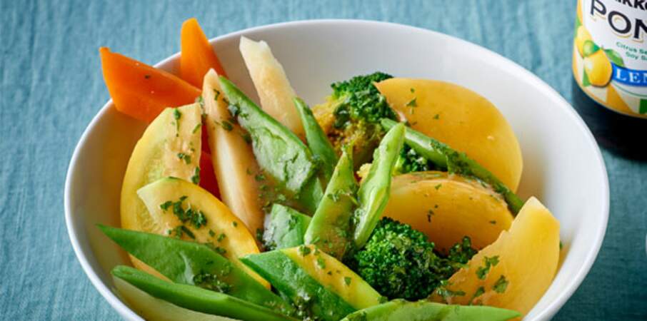 Salade de légumes à la vinaigrette et sauce ponzu