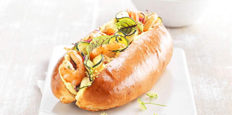 Hot-dog aux crevettes et courgette