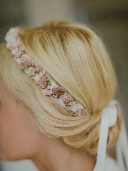 Accessoire cheveux mariage : une couronne de fleurs séchées