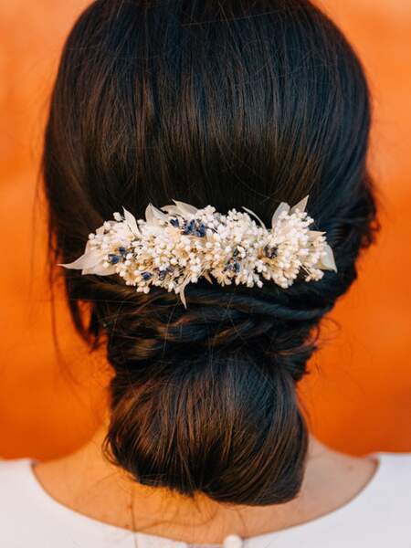 Accessoire cheveux mariage : un peigne fleuri