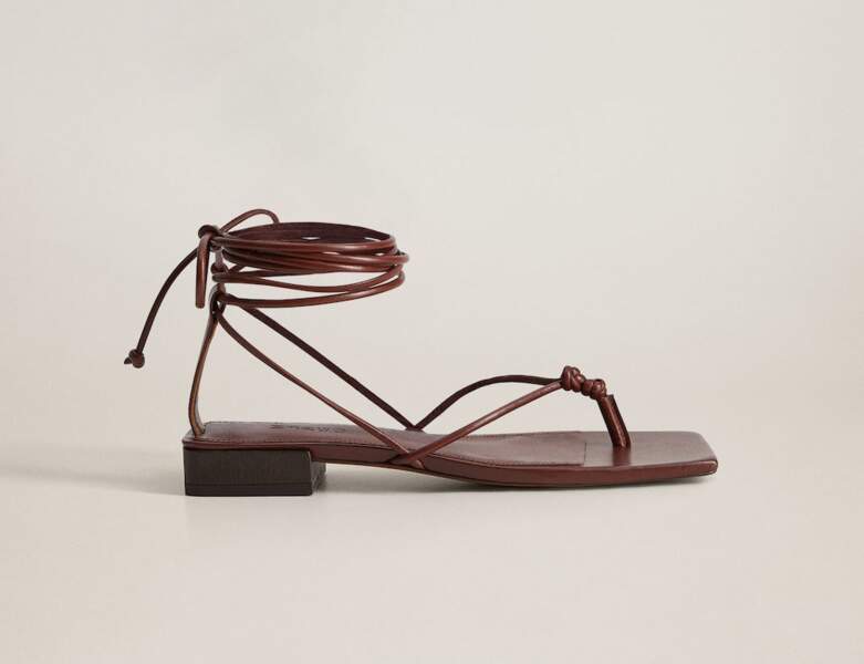 Sandales plates pour l'été : ultra-fines avec des lacets 