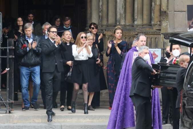Nicolas Bedos, Joëlle Bercot (femme de Guy Bedos), Victoria Bedos, Doria Tillier - Sorties lors de l'hommage à Guy Bedos en l'église de Saint-Germain-des-Prés à Paris le 4 juin 2020.