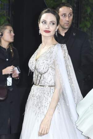 Angelina Jolie : à quel âge la star a-telle perdu sa virginité ?