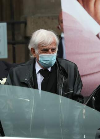Jean-Paul Belmondo avec un masque lors de l'hommage à Guy Bedos en l'église de Saint-Germain-des-Prés à Paris le 4 juin 2020.