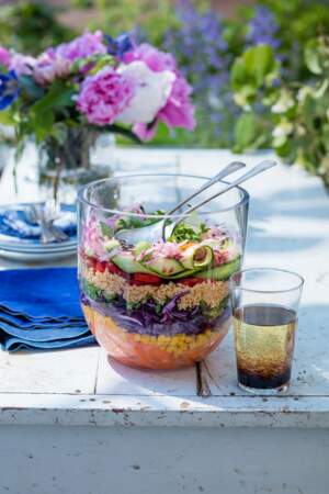 Grande salade colorée, légumes et quinoa