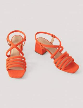 Sandales bout carré : colorée avec plusieurs brides