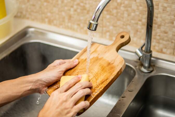 Comment nettoyer et entretenir une planche à découper en bois ?