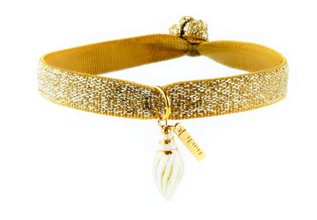 Bijou d’été doré : le bracelet élastique charm’s
