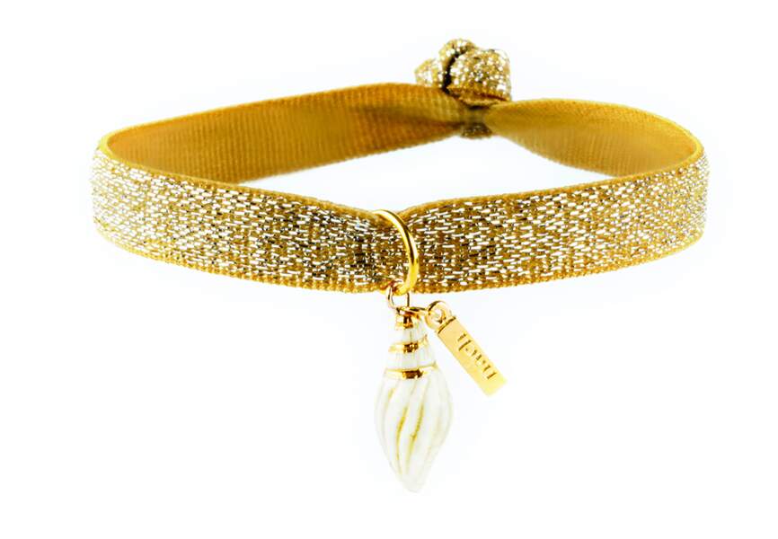 Bijou d’été doré : le bracelet élastique charm’s