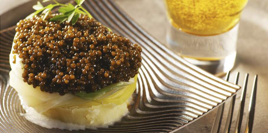 Bouchée poireau-pomme de terre au caviar, sauce crème et bière