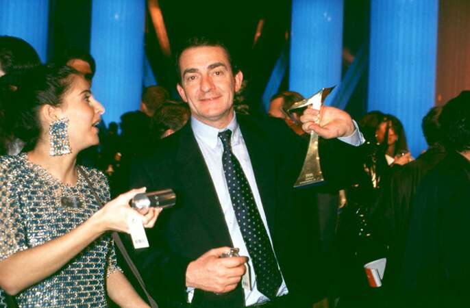 Jean-Pierre Pernaut reçoit son premier 7 d'Or du meilleur présentateur du JT, le 28 janvier 1997.