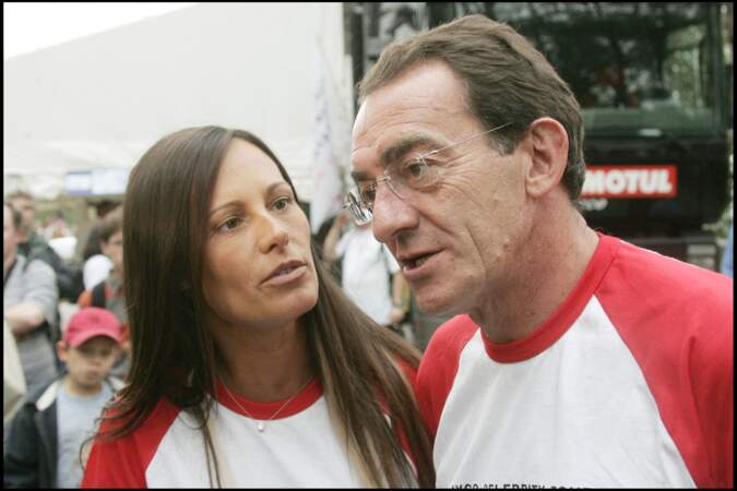 Comme dans un véritable conte de fée, Jean-Pierre Pernaut et Nathalie Marquay se sont rencontrés en décembre 2001, alors qu'ils étaient venus tous les deux pour l'élection de Miss France 2002, à Mulhouse.