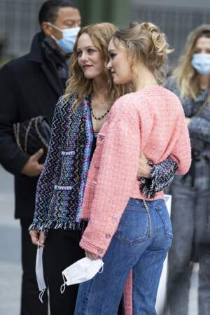 Vanessa Paradis et sa fille Lily Rose Depp au défilé Chanel