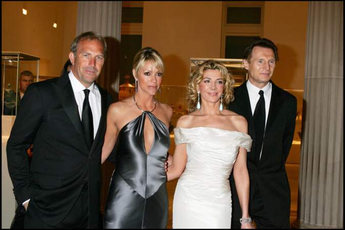 Kevin Costner et sa compagne lors d'une soirée de Gala au Bridget Rooney au Metropolitan Museum of Art de New York