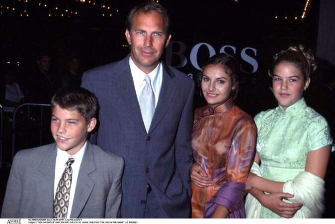 Kevin Costner avec Annie, Lily et Joe