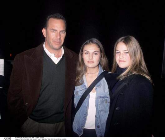 Kevin Costner et ses filles, Lily et Annie, à l'avant-première du film "Play it to the bone"