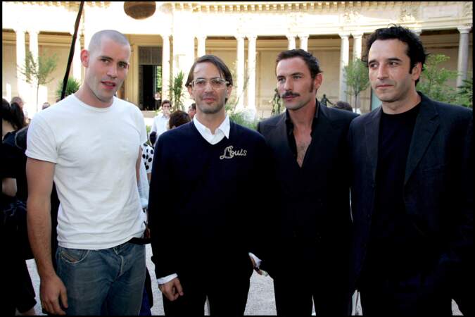 Aux côtés de Marc Jacobs, Sagamore Stévenin et Bruno Todeschini  au défilé de mode masculine Louis Vuitton, le 30 juin 2006.