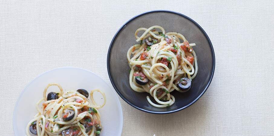 Spaghettis aux anchois, câpres et olives