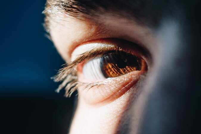L’homme cligne des yeux près de 28 000 fois par jour