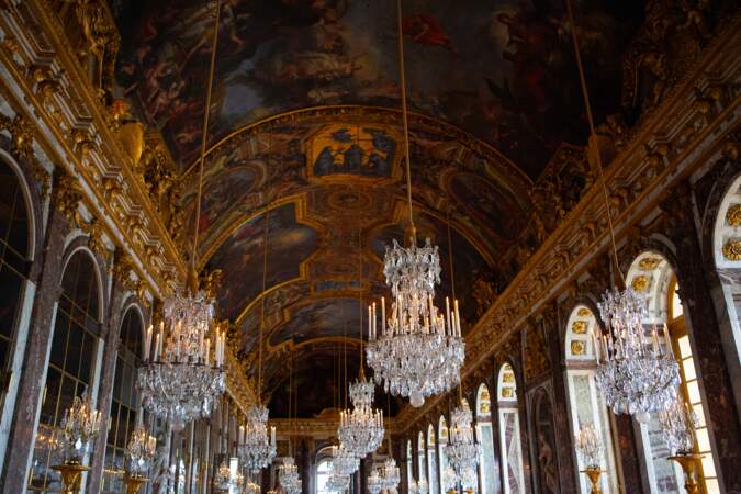 6 - Quel architecte a conçu et construit la Galerie des Glaces au château de Versailles?