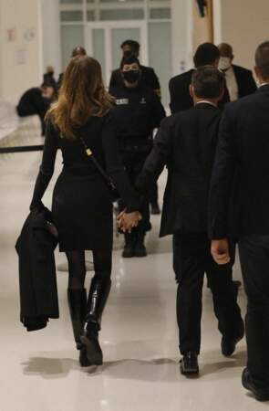 Nicolas Sarkozy et Carla Bruni quittent la salle d'audience, main dans la main