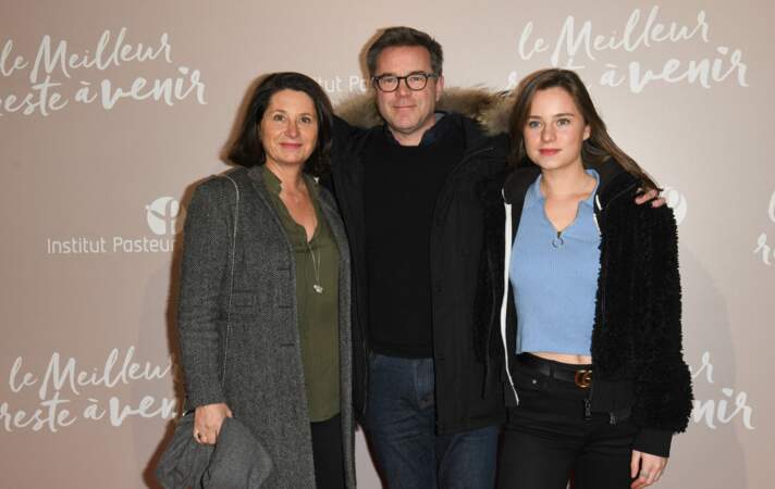 Guillaume de Tonquédec avec sa femme Christèle et leur fille Victoire, à l'avant-première du film "Le Meilleur reste à venir", à Paris, le 2 décembre 2019.