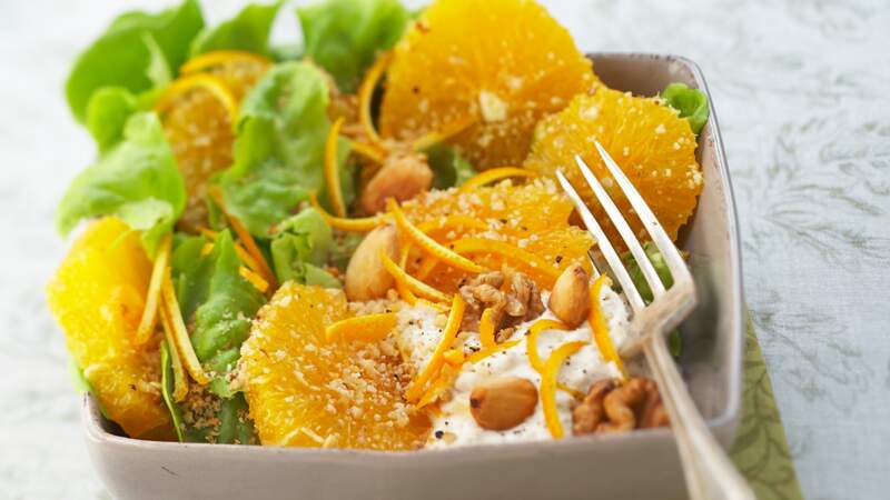 Salade d’oranges au fromage frais et aux fruits secs