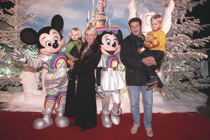 Sophie Davant et Pierre Sled avec leurs enfants Nicolas et Valentine en novembre 1997.