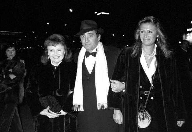 Le comédien s'est rendu à cette cérémonie accompagné par son épouse Michèle Cambon et sa mère Odette Joyeux.