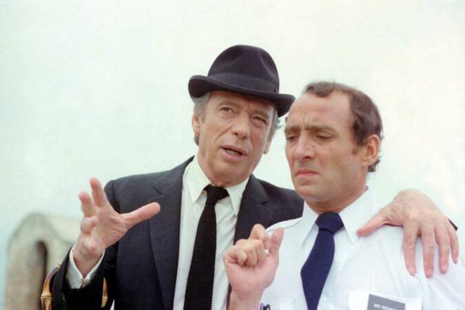 Yves Montant et Claude Brasseur sur le tournage du film "Le grand escogriffe", en 1976.