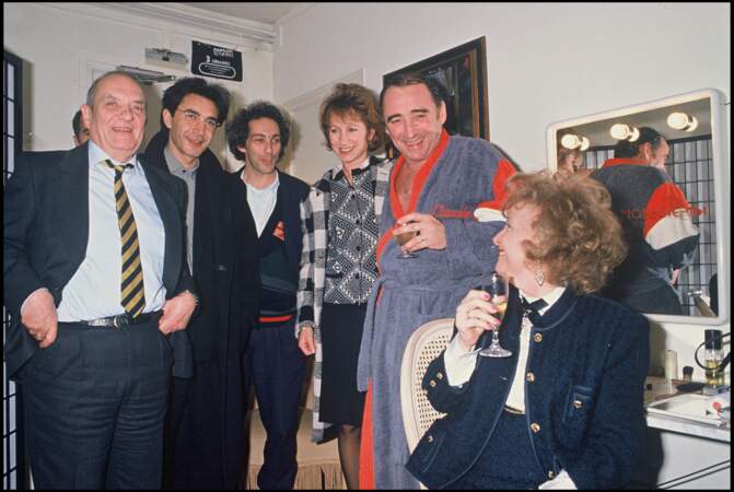 Les parents de Claude Brasseur étaient d'illustres comédiens : Pierre Brasseur et Odette Joyeux. Sur la photo, sa mère à la générale de la pièce "Dandin", en 1988. D'autres personnalités étaient venues saluer le comédien comme Jean Carmet, Richard Berry, Michel Berger et Nathalie Baye.